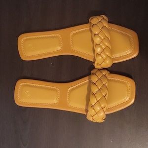 Woven Square Toe Slides Tan size 40(9.5 US) NWOT #096